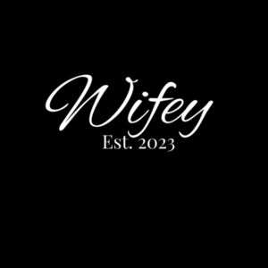 Wifey Est 2023 Crop Tee (white logo) Design